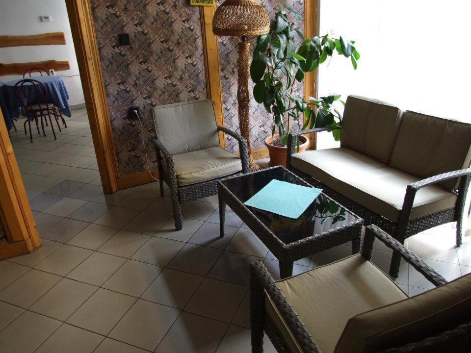 Hotel Diana Pécs Exterior foto